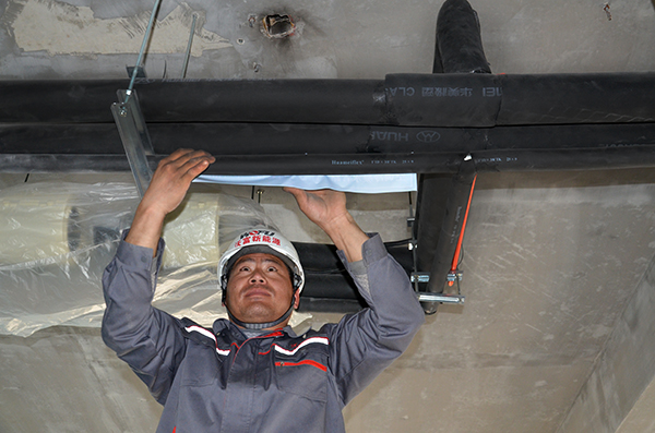 別墅地源熱泵室內管道標簽粘貼