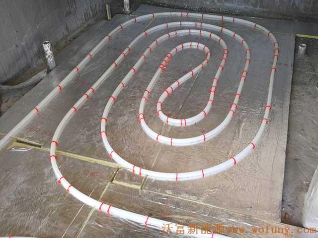 青島德沃幼兒園空氣源熱泵項(xiàng)目施工案例地暖施工、主機(jī)施工，空氣源熱泵項(xiàng)目調(diào)試成功，項(xiàng)目展示實(shí)例&mdash;&mdash;空氣源熱泵地暖鋪管3